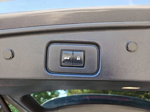 Used 2025 Nissan Pathfinder SV FWD image 32