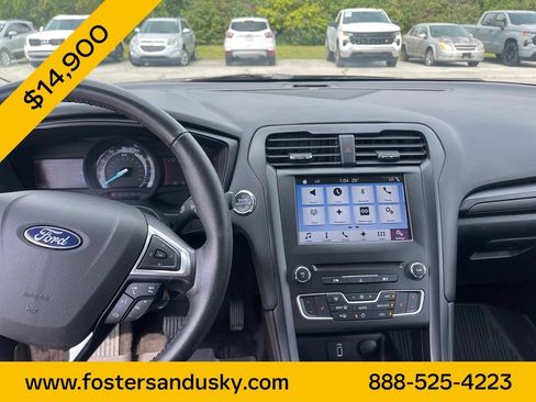 Used 2018 Ford Fusion SE w/ Fusion SE Technology Package FWD image 12