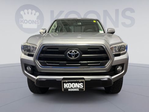 Used 2016 Toyota Tacoma SR5 w/ SR5 Appearance Package (SN) AWD/4WD image 12