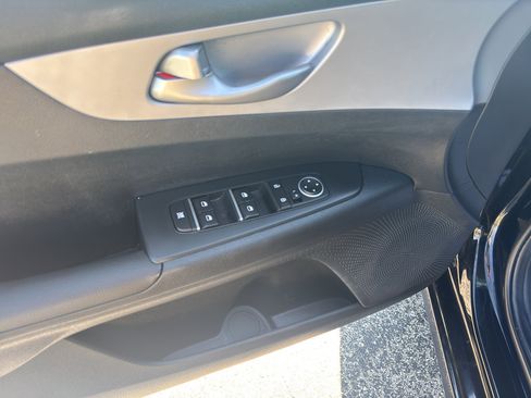 Used 2024 Kia Forte LXS image 9