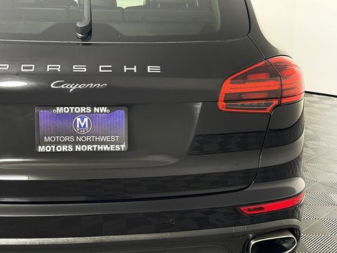 Used 2017 Porsche Cayenne Platinum Edition image 14