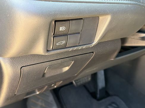 Used 2020 Toyota Highlander XLE FWD image 19