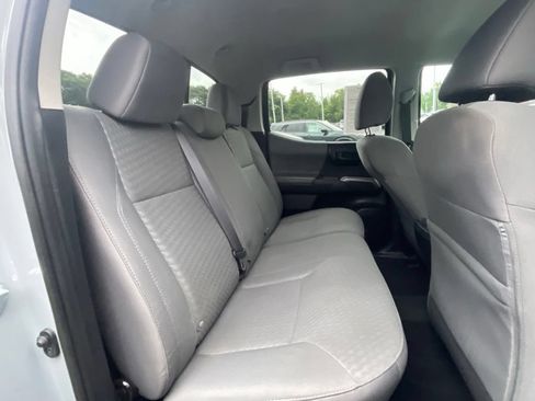 Used 2021 Toyota Tacoma SR5 AWD/4WD image 21