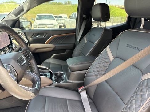 Used 2026 GMC Canyon Denali AWD/4WD image 5