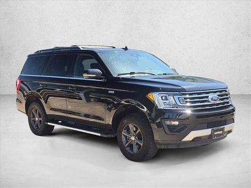 Used 2019 Ford Expedition XLT w/ Equipment Group 202A AWD/4WD image 3