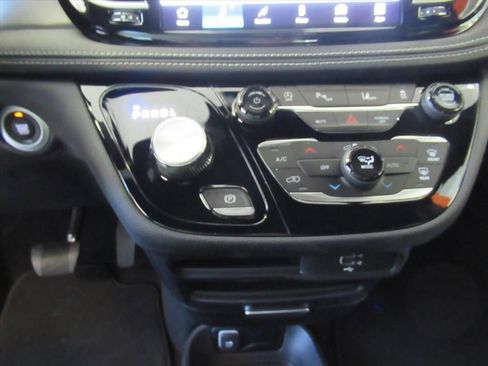 New 2026 Chrysler Pacifica Select image 24