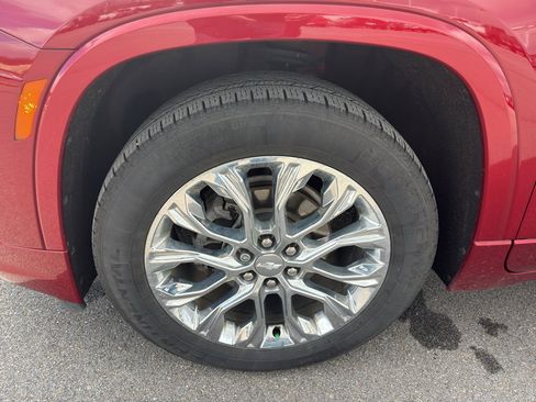 Used 2023 Chevrolet Traverse Premier image 14