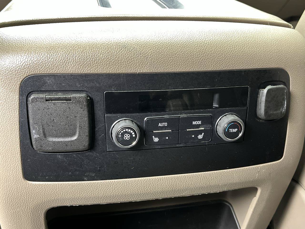 Used 2019 GMC Yukon SLT w/ HD Trailering Package AWD/4WD image 13