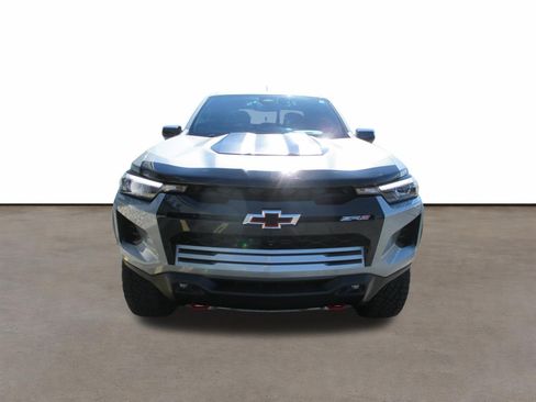 Used 2024 Chevrolet Colorado ZR2 w/ Technology Package AWD/4WD image 8