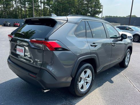 Used 2020 Toyota RAV4 XLE w/ Convenience Package FWD image 5