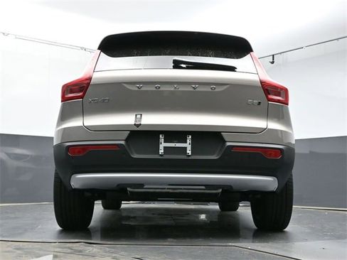 New 2024 Volvo XC40 B5 Plus w/ Protection Package Premier image 28