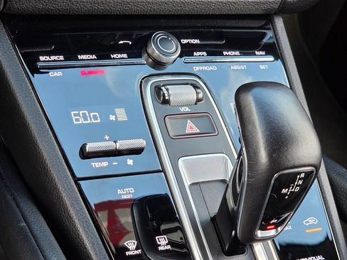 Used 2022 Porsche Cayenne AWD/4WD image 24