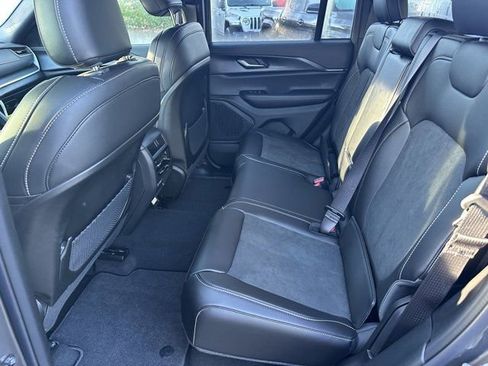 New 2025 Jeep Grand Cherokee Laredo image 19