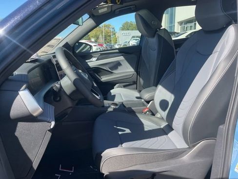 New 2026 Volkswagen Tiguan SE R-Line image 19