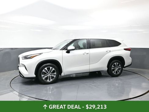 Used 2023 Toyota Highlander XLE image 10