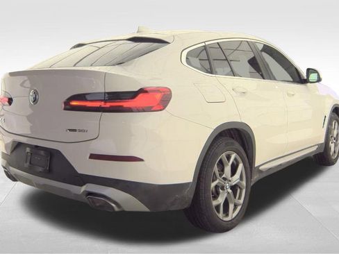 Certified 2025 BMW X4 xDrive30i w/ Premium Package image 2