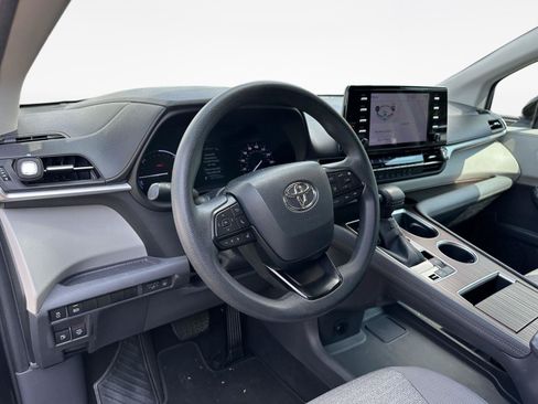 Used 2022 Toyota Sienna LE FWD image 11