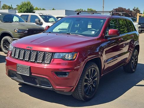 Used 2019 Jeep Grand Cherokee Altitude AWD/4WD image 3