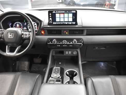 Used 2023 Honda Pilot Touring image 18