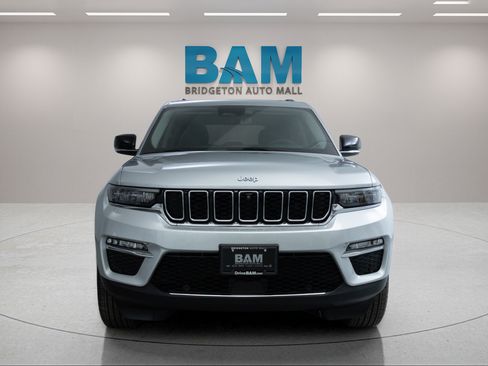 Used 2023 Jeep Grand Cherokee 4WD 4xe w/ Luxury Tech Group II image 2
