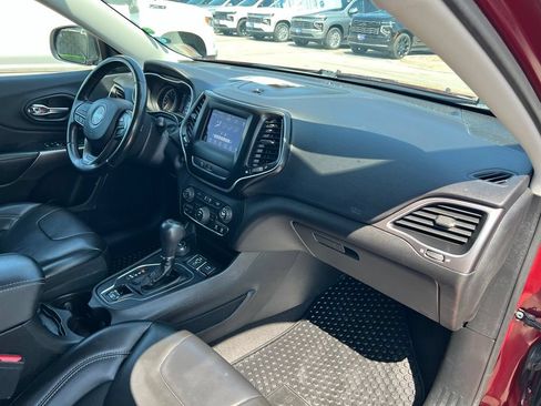Used 2020 Jeep Cherokee Latitude Plus w/ Cold Weather Group AWD/4WD image 26