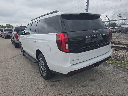 Used 2025 Ford Expedition Active AWD/4WD image 6