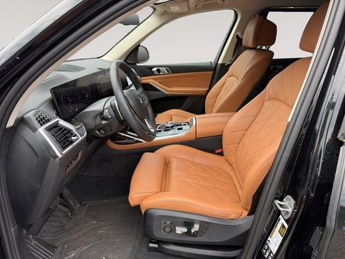 Used 2024 BMW X7 xDrive40i w/ Premium Package AWD/4WD image 2