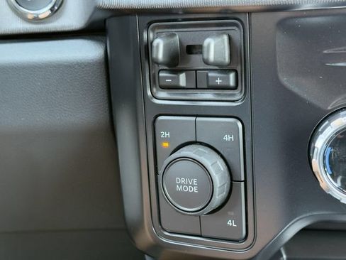 Used 2026 Ford F450 Platinum w/ FX4 Off-Road Package AWD/4WD image 34