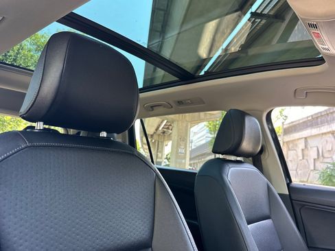 Used 2020 Volkswagen Tiguan SE w/ Panoramic Sunroof Package FWD image 24