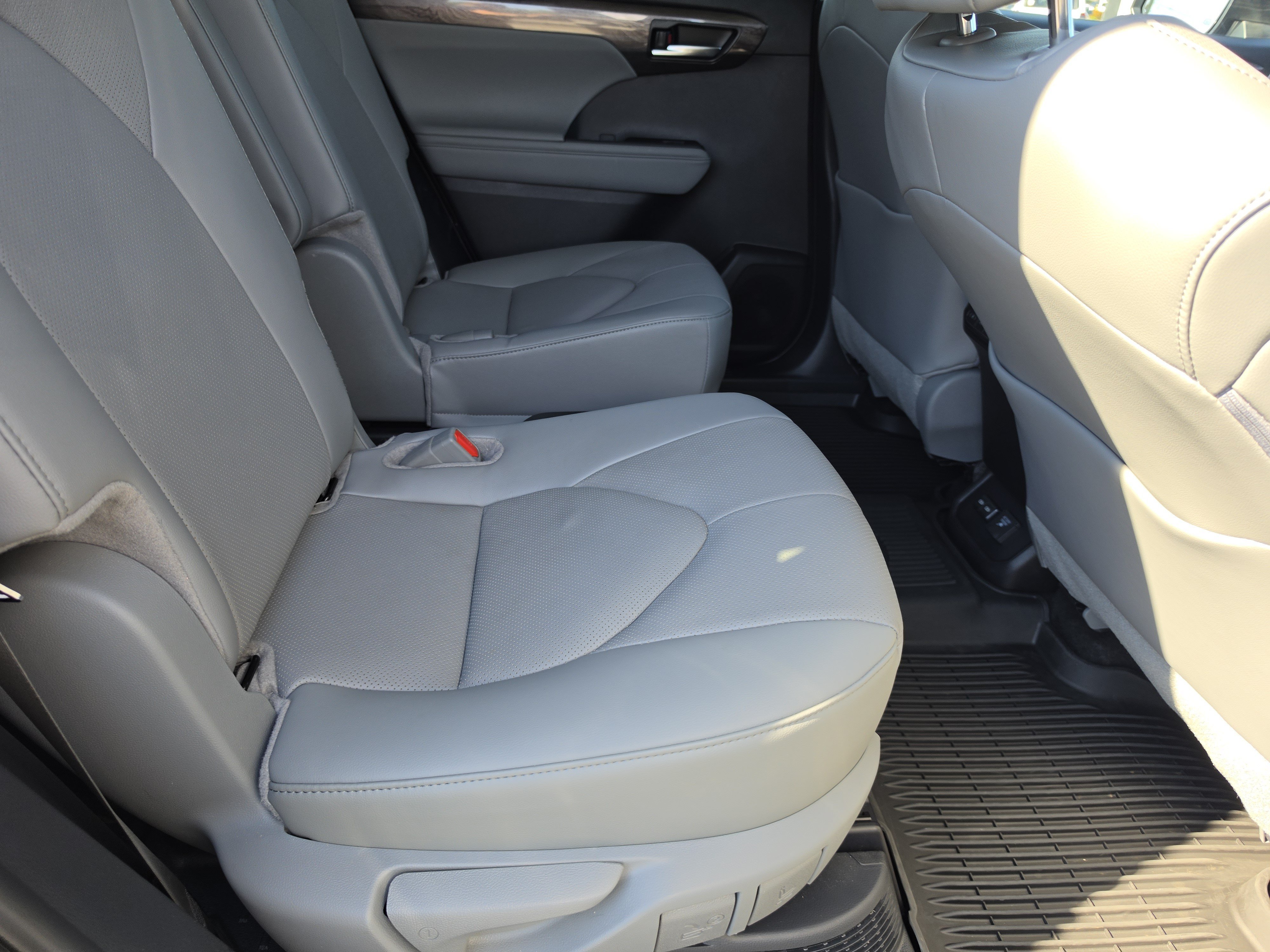 Certified 2026 Toyota Highlander Limited AWD/4WD image 14