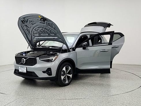 New 2026 Volvo XC40 B5 Plus w/ Protection Package Premier AWD/4WD image 9