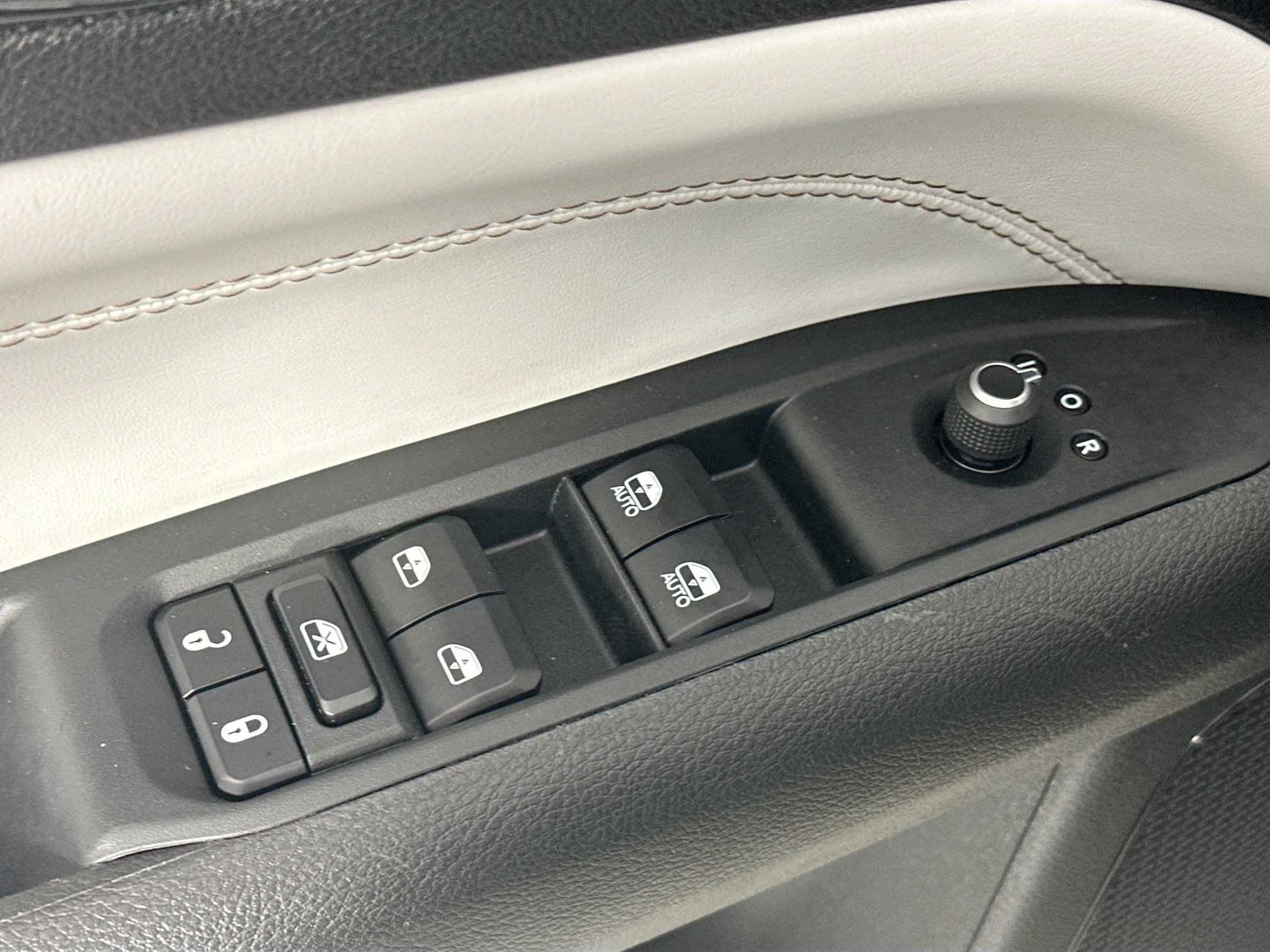 Used 2023 Jeep Compass Limited w/ Elite Group AWD/4WD image 18