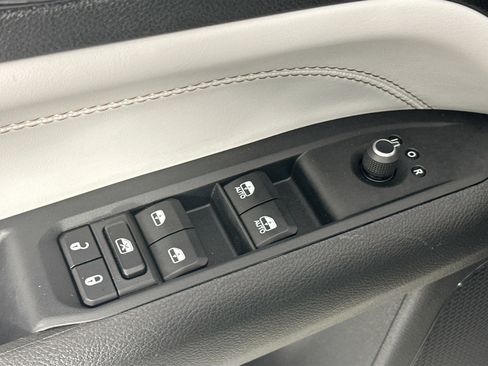 Used 2023 Jeep Compass Limited w/ Elite Group AWD/4WD image 18