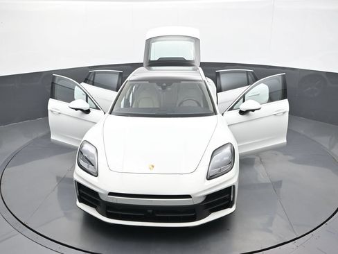 Certified 2026 Porsche Panamera w/ Premium Package RWD image 31
