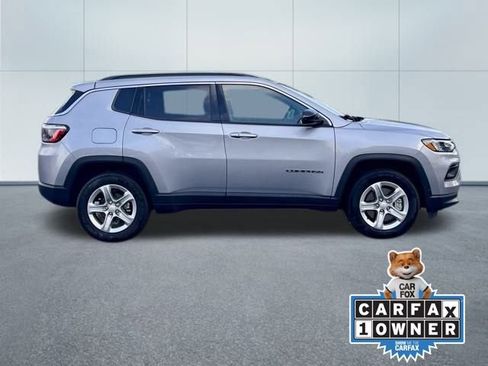 Used 2024 Jeep Compass Latitude image 17