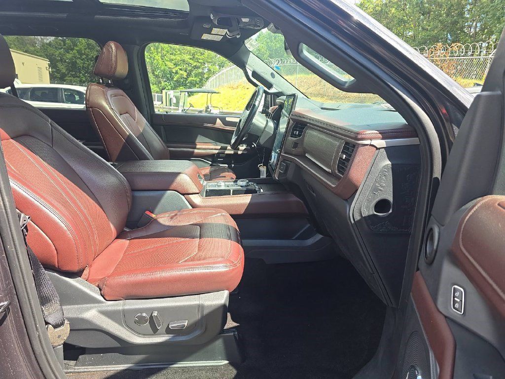 Used 2023 Ford Expedition Limited AWD/4WD image 12