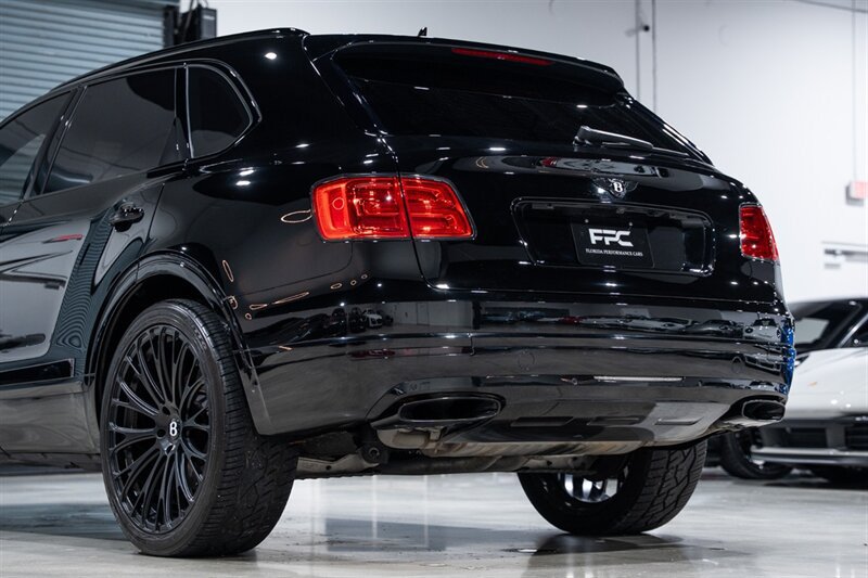 Used 2017 Bentley Bentayga AWD/4WD image 17