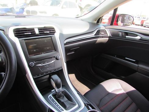 Used 2014 Ford Fusion SE FWD image 16
