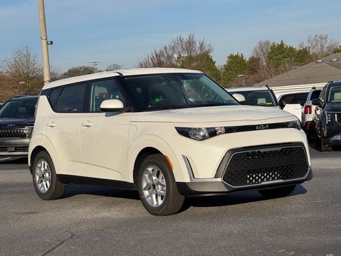 New 2025 Kia Soul LX image 1