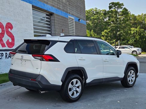 Used 2021 Toyota RAV4 LE FWD image 7