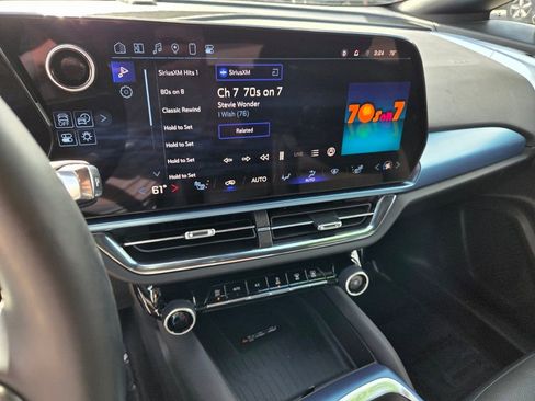 Certified 2025 Chevrolet Equinox EV LT w/ Convenience Package image 23