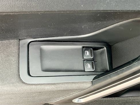 Used 2017 Volkswagen Beetle 1.8T S image 17