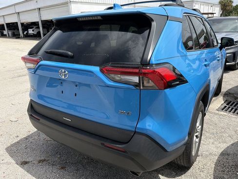 Used 2021 Toyota RAV4 XLE w/ Convenience Package FWD image 11