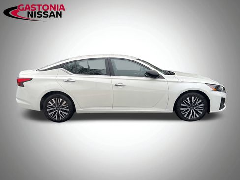 Used 2024 Nissan Altima 2.5 SV image 21