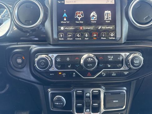 Used 2022 Jeep Wrangler Unlimited Rubicon w/ Dual Top Group AWD/4WD image 35