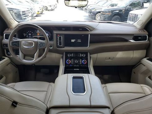 Used 2024 GMC Yukon XL Denali w/ Denali Reserve Package RWD image 11