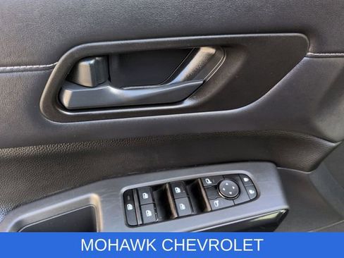 Used 2024 Nissan Pathfinder S AWD/4WD image 22