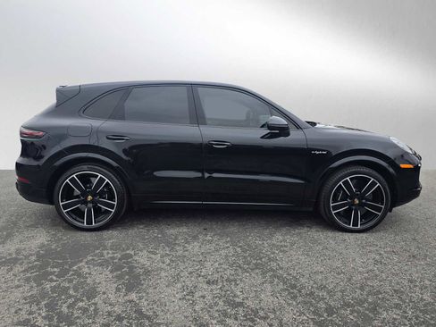Used 2021 Porsche Cayenne Turbo S image 12