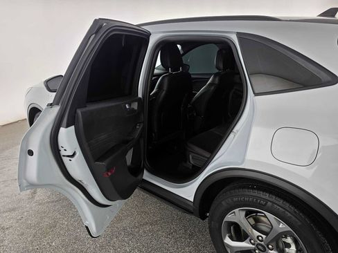 Used 2025 Ford Escape ST-Line w/ Tech Pack #1 FWD image 15