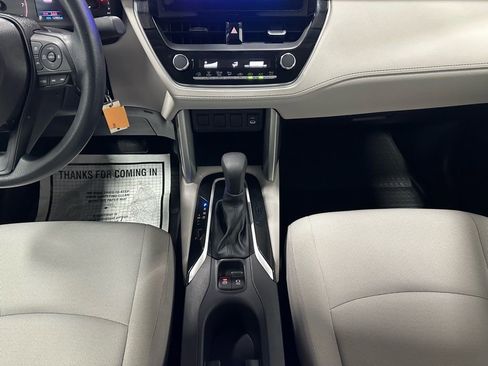 Used 2025 Toyota Corolla Cross L image 37